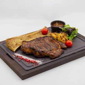 Стейк Рібай, томати чері, салат мікс, соус BBQ / У сирому вигляді